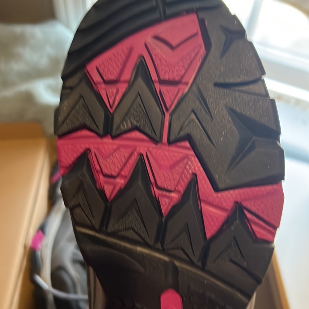 Brand new boots - Picture 2 of 5